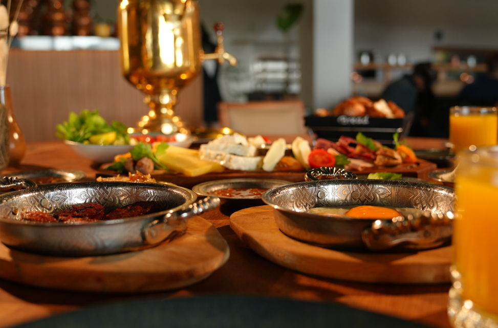 Magical House’ta Kahvaltı Keyfi: Doğal ve Yerel Tatlar Nasıl Keşfedilir?