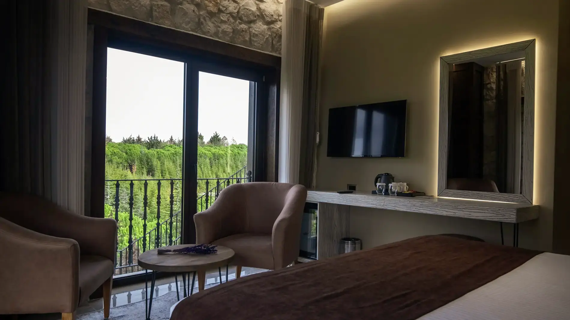 Betonlardan Ormana: Doğa Otellerinin Ruhumuza Etkisi